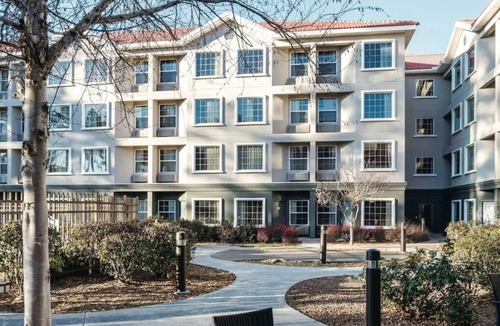 Woodlands Village House | Affordability Meets Comfort! 2 Pet-Friendly Untis, Free Breakfast, Free Parking