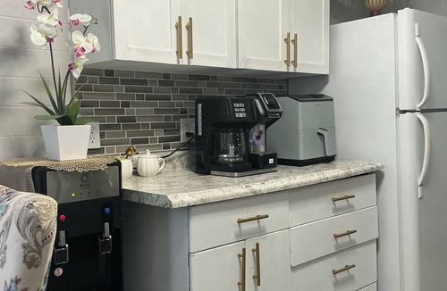 Fulton House | Affordable 3 BR, 2BA Peaceful Retreats with Modern Comforts