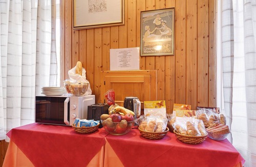 Lorenzago di Cadore Apartment | Albergo Trieste – Room '6' with Mountain View and Wi-Fi