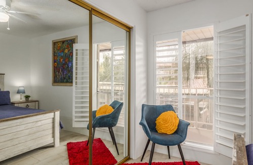 Desert Shores Condo | ALL 5-STAR reviews! Lakefront King + Queen bed+ huge cnr balcony