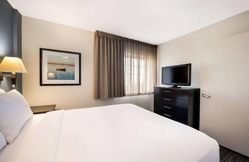 North Mountain Hotel | Always a Great Idea To Unwind! Pets Allowed, Pool, Near Heard Museum