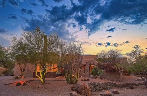 Cave Creek House | AMAZING DESERT OASIS +FILLED WITH AMENITIES + HEATED POOL + 2 HOT TUBS +12 BEDS