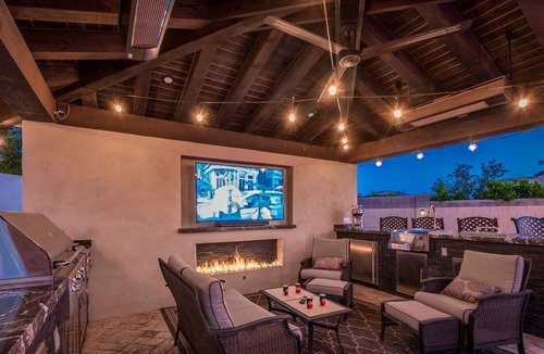 Gilbert House | AMAZING "FUN PARK" in BACKYARD Comfortably Sleeps 10