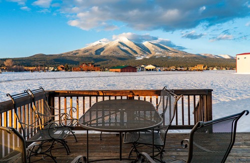Baderville House | Amazing San Francisco Peak mountain views & Snowbowl minutes away from Suzette Lane