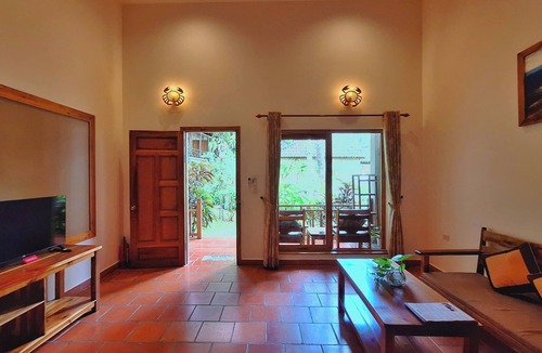 Ong Lang Hotel | Ancarine Beach Resort