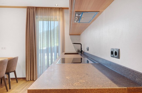 Trodena Apartment | Apartment 'Goldener Adler Premium 1' with Balcony and Breakfast Included – new 2026