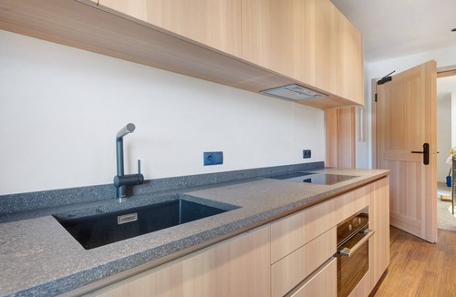 Trodena Apartment | Apartment 'Goldener Adler Premium 1' with Balcony and Breakfast Included – new 2026