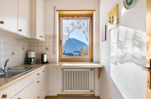 Tirolo Apartment | Apartment 1 Lindebauer in Tyrol – Mountain View, Balcony, Wi-Fi