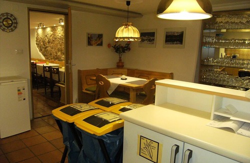 San Nicolo d'Ega House | Apartment 11 on the ground floor with bed or sofa next to the lounge