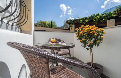 Nalles Apartment | Apartment "1SZ PinkLady Kreuzwegerhofnals" with Mountain View, Pool, Balcony & Garden