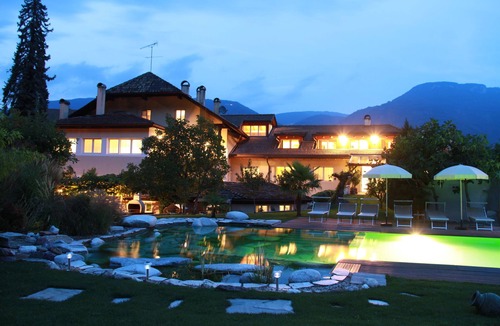 Nalles Apartment | Apartment "2SZ Jonathan Kreuzwegerhofnals" with Mountain View, Pool, Balcony & Garden