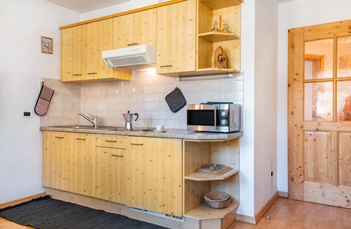 Badia Apartment | Apartment '3' with Mountain View, Shared Garden and Wi-Fi