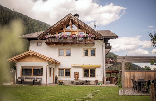Ultimo Apartment | Apartment 'Adlerhorst Rotkehlchen' with Balcony, Shared Garden and Wi-Fi