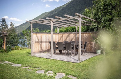Ultimo Apartment | Apartment 'Adlerhorst Blaumeise' with Balcony, Shared Garden and Wi-Fi