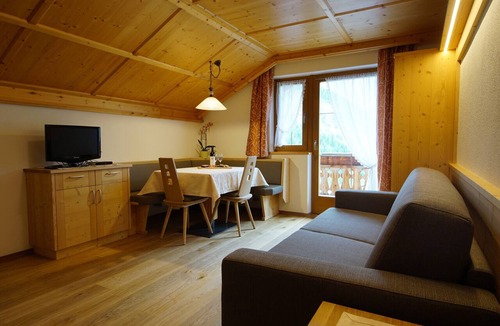 Longiaru Apartment | Apartment 'Agriturismo Grones' with Mountain View, Shared Terrace and Wi-Fi