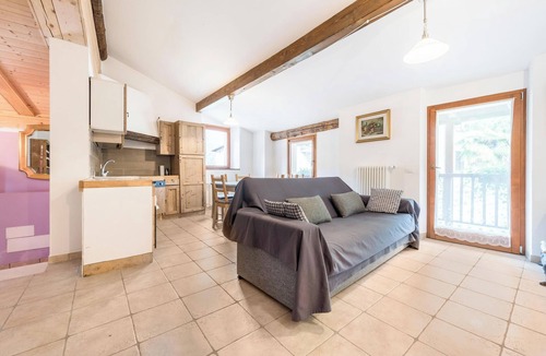 Canale di Tenno Apartment | Apartment Agriturismo "Al Gallo Nero Lilla" near Lake Garda with Garden & Wi-Fi