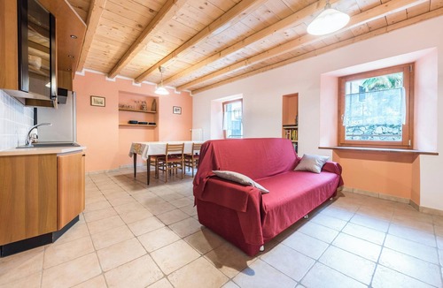 Canale di Tenno Apartment | Apartment Agriturismo "Al Gallo Nero Rosso" near Lake Garda with Garden & Wi-Fi