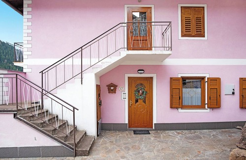 Sicina Apartment | Apartment "Alessio" with Mountain View & Balcony