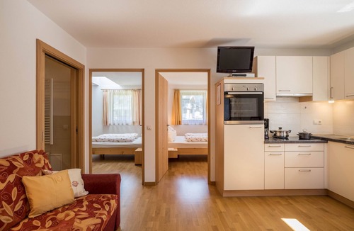 Campo Tures Apartment | Apartment "Alpenrose - Mesnerhof" with Mountain View, Wi-Fi, Terrace & Garden