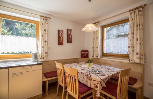 Campo Tures Apartment | Apartment "Alpenrose - Mesnerhof" with Mountain View, Wi-Fi, Terrace & Garden