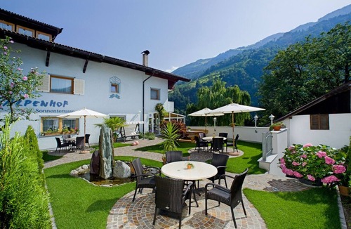 Saltusio Apartment | Apartment "Alpenhof Lodge Almrose ii" with Mountain View, Pool & Wi-Fi