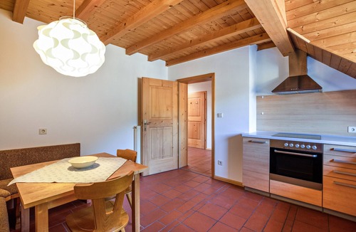 Caldaro Sulla Strada del Vino Apartment | Apartment 'Annenhof Schwalbenglück' with Mountain View, Shared Terrace and Wi-Fi