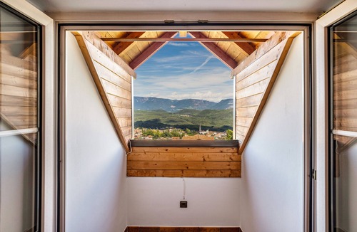 Caldaro Sulla Strada del Vino Apartment | Apartment 'Annenhof Schwalbenglück' with Mountain View, Shared Terrace and Wi-Fi