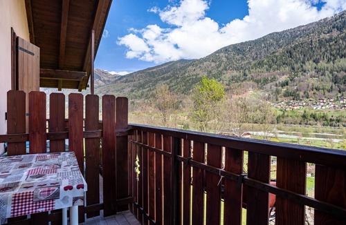 Strembo Apartment | Apartment "Aparthotel Strembo Alperose" with Mountain View & Shared Garden