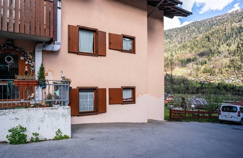 Strembo Apartment | Apartment "Aparthotel Strembo Pedrotti" with Mountain View & Shared Garden