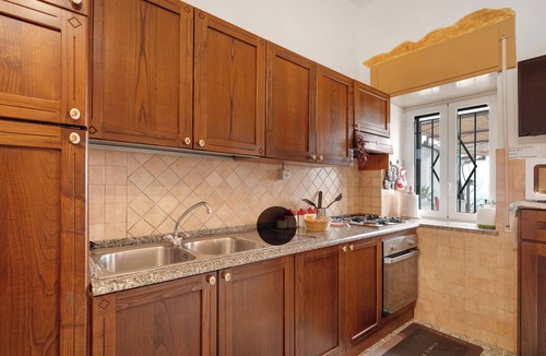 San Lazzaro Apartment | Apartment 'Appartamento Tramonto' with Sea View, Shared Terrace and Wi-Fi