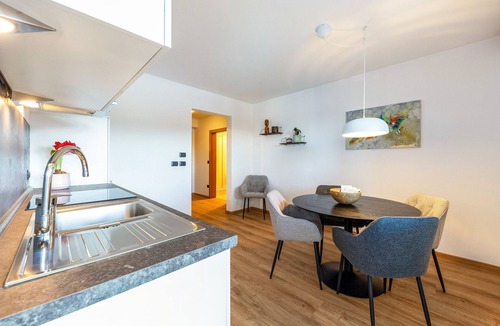 Nova Ponente Apartment | Apartment 'Appartement Annie' with Mountain View, Balcony and Wi-Fi