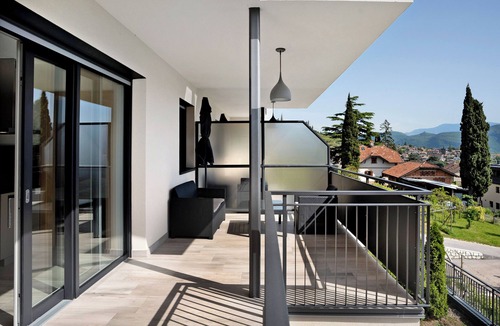 Tramin Apartment | Apartment 'Bacchushof Merlot' with Mountain View, Balcony and shared Pool