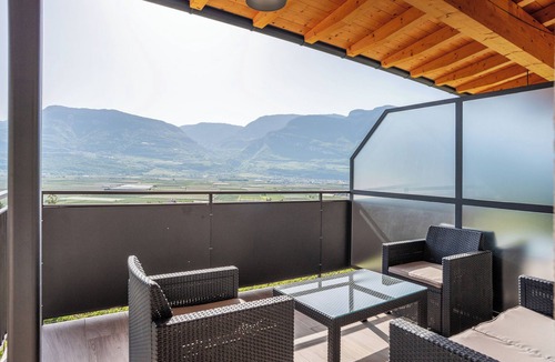 Tramin Apartment | Apartment 'Bacchushof Sauvignon' with Mountain View, Balcony and shared Pool