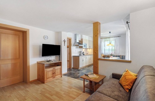 Racines Apartment | Apartment 'Buche' with Mountain View, Private Garden and Wi-Fi