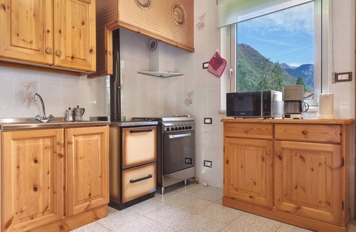 Locca Apartment | Apartment 'Ca' Da Rosetta' with Mountain View, Private Terrace and Private Garden