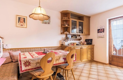 Sicina Apartment | Apartment "Casa Sicina Albina" with Mountain View, Wi-Fi & Balcony
