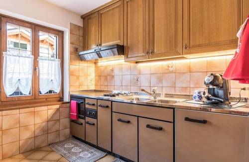 Sicina Apartment | Apartment "Casa Sicina Albina" with Mountain View, Wi-Fi & Balcony