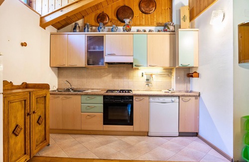 Celledizzo Apartment | Apartment 'Casa Ai Laresi 2' with Private Garden and Wi-Fi