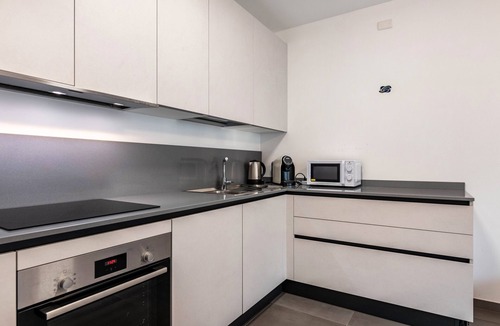 Vela Apartment | Apartment 'Casa Canova- Free Parking' with Mountain View, Private Terrace and Wi-Fi