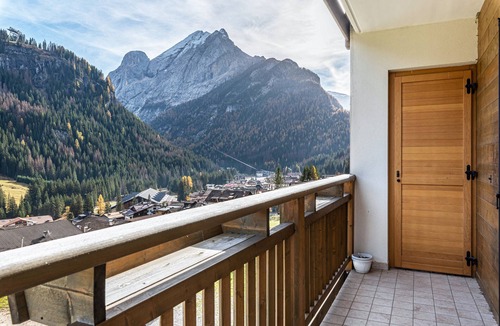 Alba Apartment | Apartment "Casa Loretta" with Mountain View, Balconies & Wi-Fi