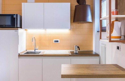 Alba Apartment | Apartment "Casa Muffolina" with Mountain View, Balcony & Wi-Fi