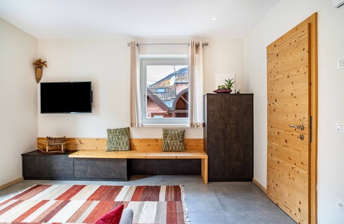 San Bernardo Apartment | Apartment 'Casa Vacanza Peter Val Di Rabbi' with Mountain View, Shared Garden and Wi-Fi