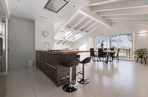 Drena Apartment | Apartment 'Castle View' with Mountain View, Balcony and Wi-Fi