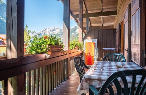 Canazei Apartment | Apartment "Cesa Soramurat 5 6" with Mountainview, Wi-Fi, Balcony & Shared Garden