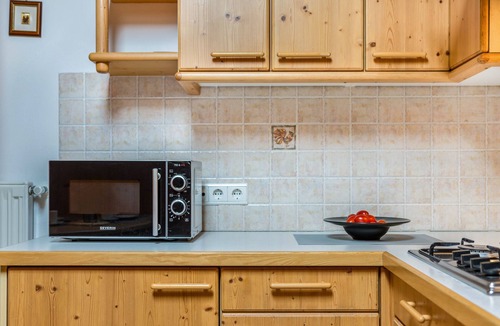 La Villa Apartment | Apartment 'Ciasa Alfred' with Mountain View, Wi-Fi & Balcony