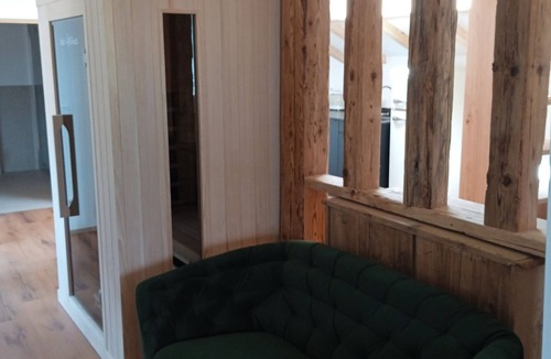 Tramin Apartment | Apartment 'Das Hubertus Suite Hubertus' with Mountain View, Sauna and Air Conditioning