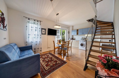 Terlano Apartment | Apartment 'Das Landhaus Apt Chardonnay' with Mountain View, Private Terrace and Wi-Fi