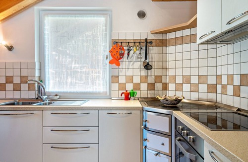 Pera Apartment | Apartment 'Davide ' with Mountain View, Private Garden and Wi-Fi