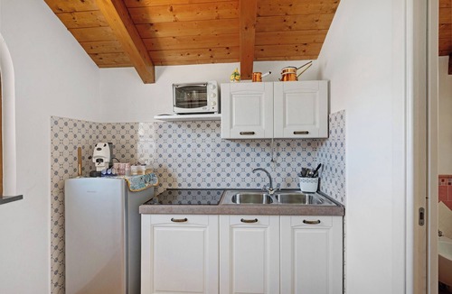 Bomerano Apartment | Apartment 'Delizioso Chalet Con Ampio Giardino' with Mountain View, Wi-Fi and Air Conditioning