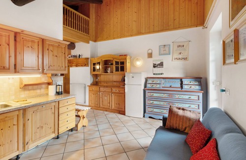 Soraga Apartment | Apartment 'Eveis' with Mountain View, Wi-Fi and Air Conditioning